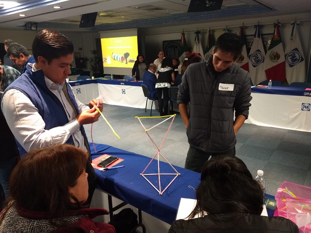 andreahdza's tweet photo. Hoy facilitamos el juego de la arquitectura del cerebro 🧠 en la @Mx_Diputados y hablamos de la importancia del juego en el aprendizaje y en la primera infancia #JugandoAprendo https://t.co/cbMhd53rJp