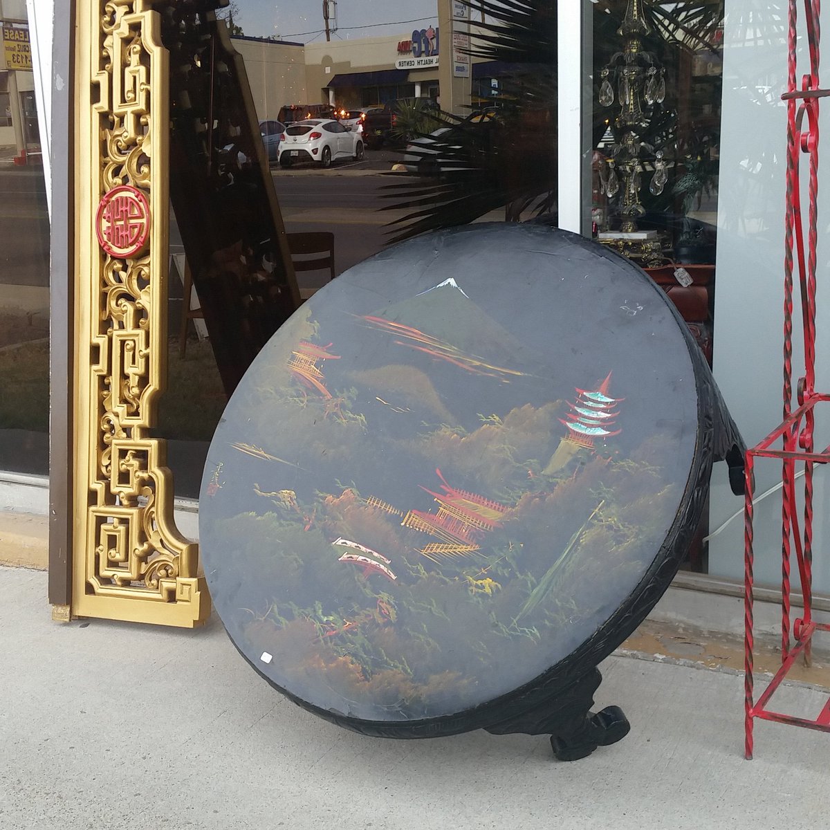 FiengoJane's tweet photo. Black Oriental Table )))) #itsallgoodep #antiques #antiquestore #antiqueshop #wehavelayaway #vintage #oriental #orientaltable #tables #theantiquemallelpaso #helenshiddentreasures #helenschoice #Janeswall #inittowiit #elpasomag #ftbliss https://t.co/fWdT0bFmMg