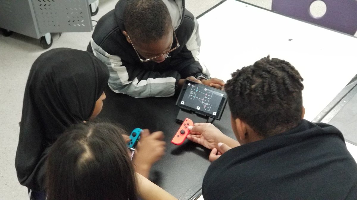 AskMrBoan's tweet image. Getting our #code on with #NintendoSwitch Labo Garage today in @IDEALabWRMS!  Programming inputs using the sensors on the joy-cons with outputs like making sound, vibrating, flashing, emitting IR light! #makersgonnamake #CSEdWeek #reynproud @rcsdooi @ReynSchools @WRMSWolves
