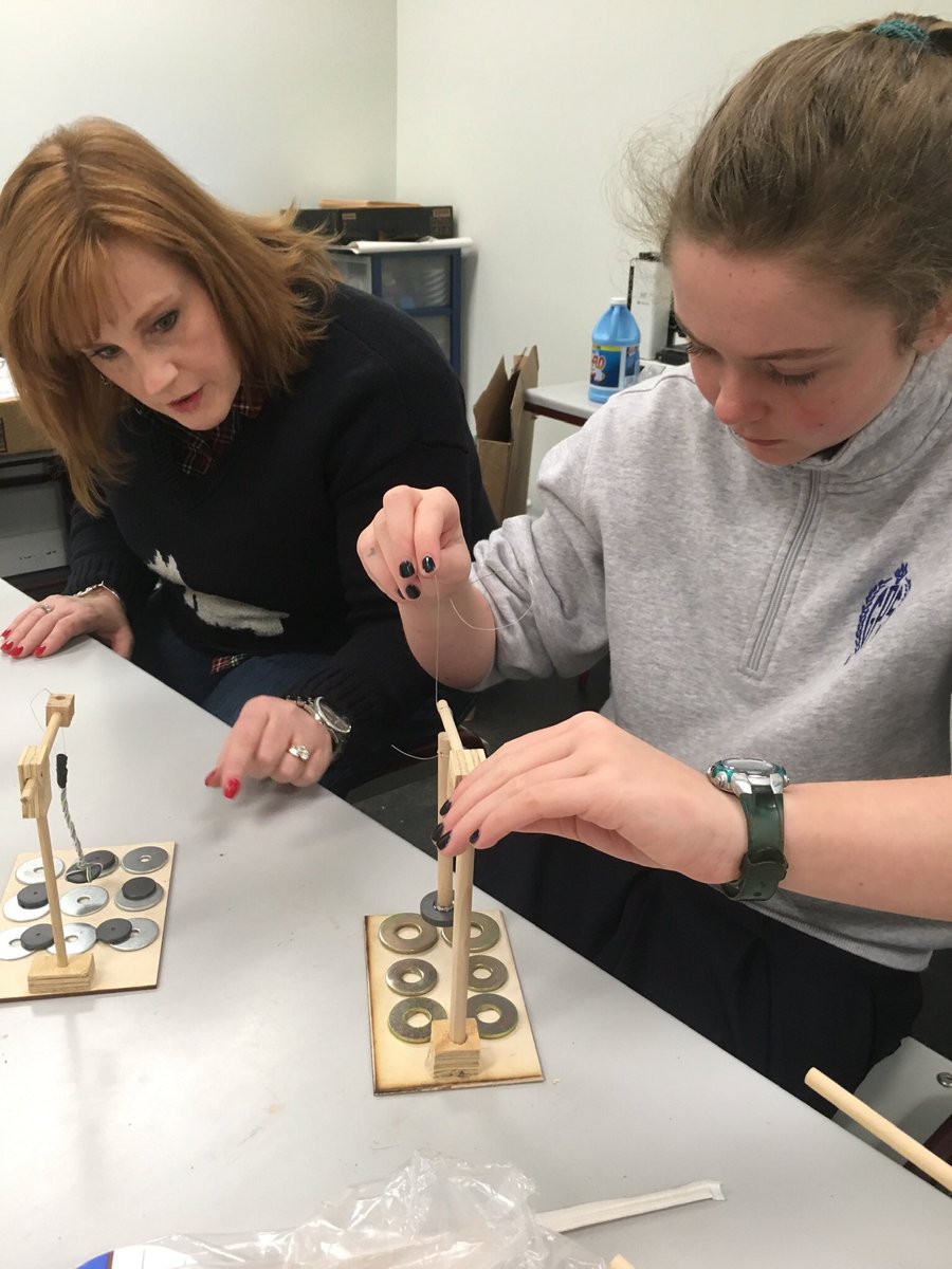 GPS_MSHead's tweet image. Building and experimenting with chaotic pendulums in STEM class! @GPSBruisers