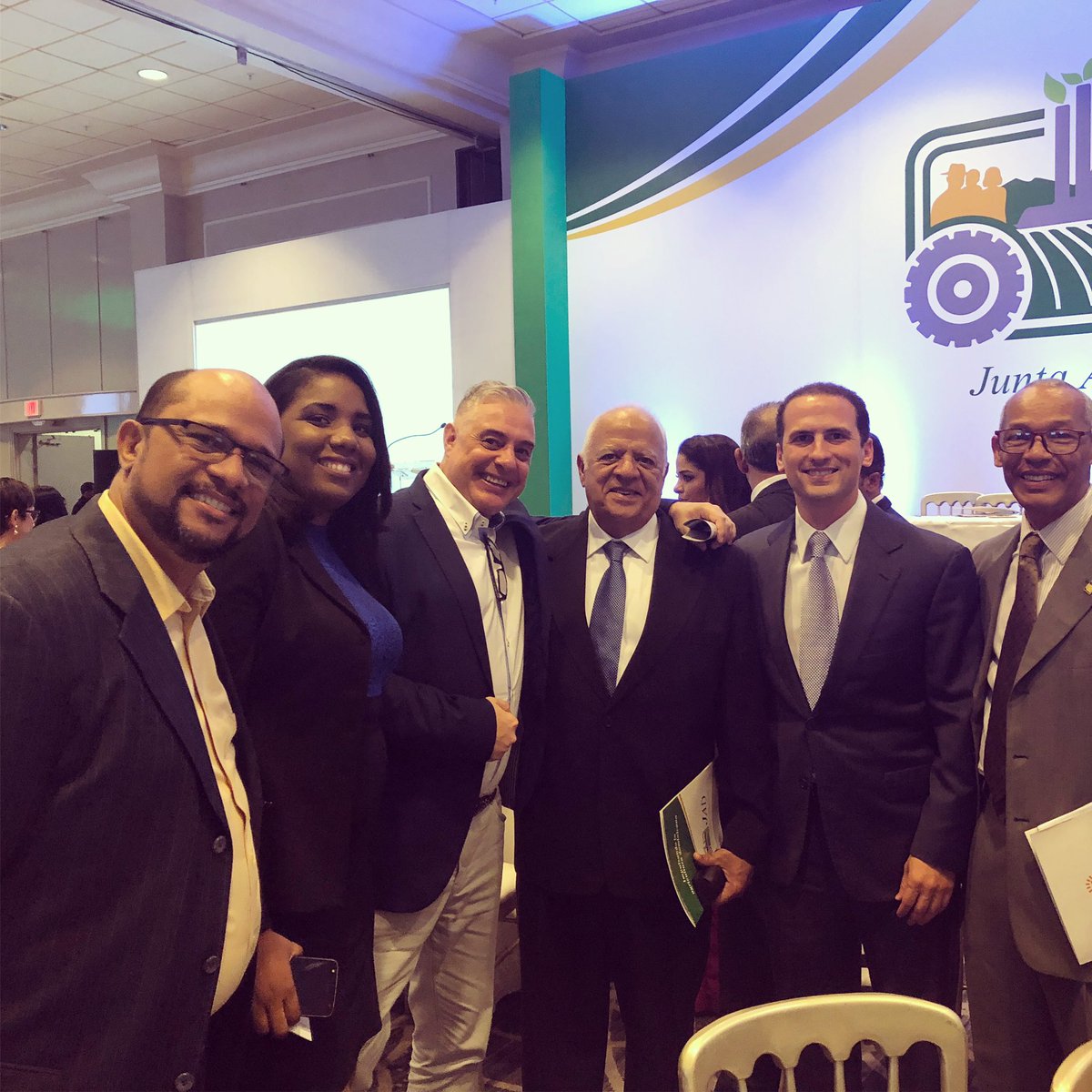 CarlosFGM's tweet photo. Nuestro equipo de #RaasGroup con Don Wilfredo Bautista , #agroempresariodelaño 2018 de la @AGROEMPRESA . Valoramos sus grandes aportes al sector porcino y ganadero de #nuestrard🇩🇴 apoyado siempre con tecnología de punta . https://t.co/RxoqgFwcwo