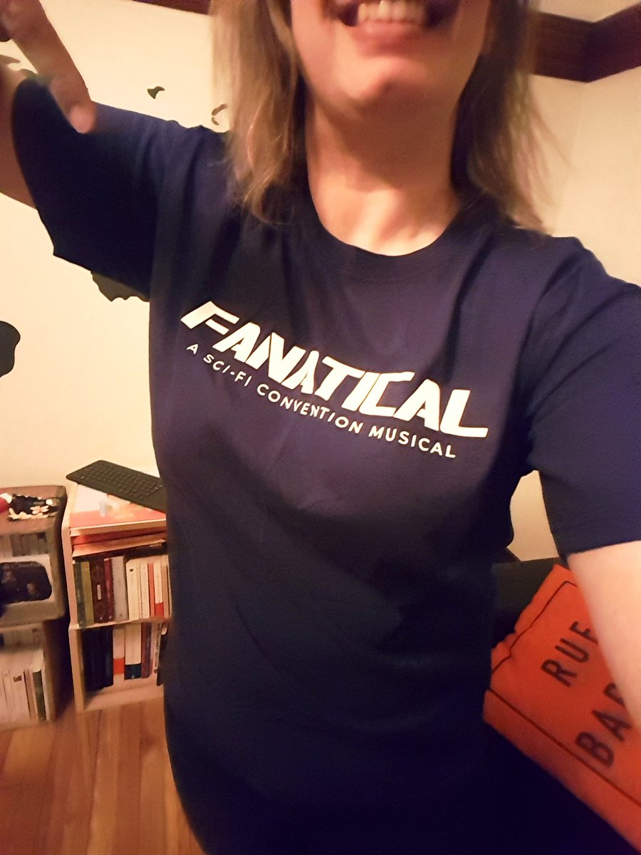 SopieLap's tweet photo. Oooh just before the end of the show @FanaticalShow  I just received my Tshirt ❤ Not being able to go to London from Montreal 😭 I feel close to all the fans who came To cheer you !
For you  @SuanneBraun &amp; the team
Kisses 😘😘 Merci !
#fanaticalshow https://t.co/hk6RXyB3qn