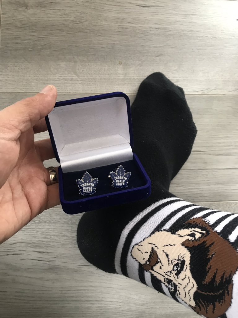 MikeLauzon17's tweet photo. @TheFordFANatic #FansGoFurther  cufflinks and socks https://t.co/KfCSKyWqsm