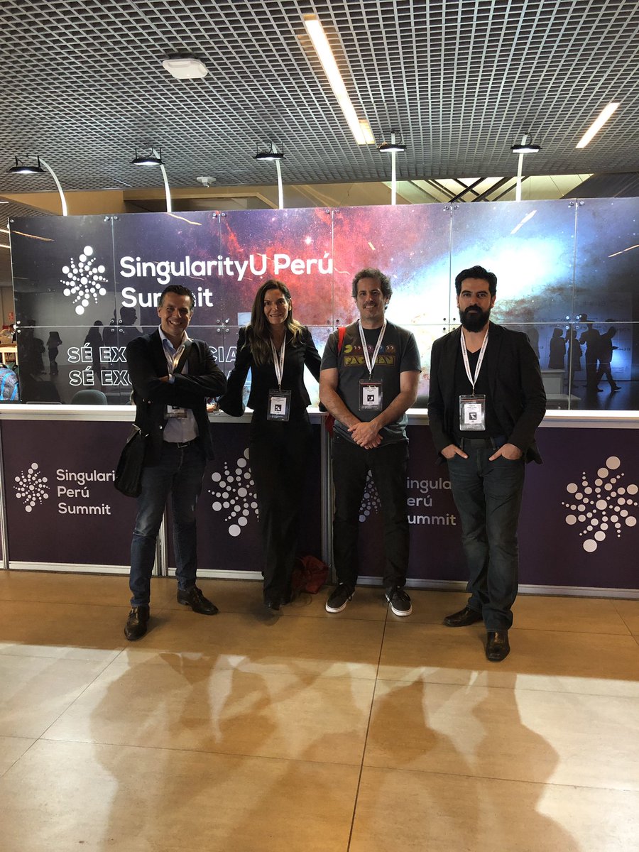 coliv222's tweet photo. Team UCAL aprendiendo y des-aprendiendo #SingularityUPeruSummit https://t.co/WMznEL3pn3