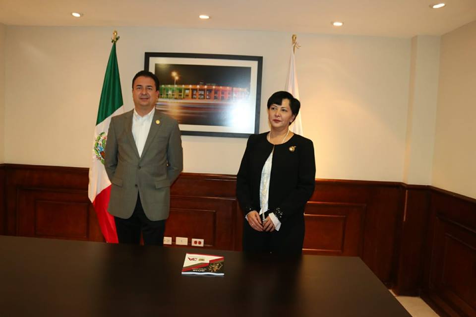 CoahCongreso's tweet photo. La tarde de este miércoles, Sandra Rodríguez Wong, hizo entrega de su primer informe de labores como Presidenta del Tribunal de Justicia Administrativa ante el Presidente de la Junta de Gobierno del Congreso del Estado, Jaime Bueno Zertuche #TodasLasIdeasTodasLasVoces https://t.co/5gNel9G0hr