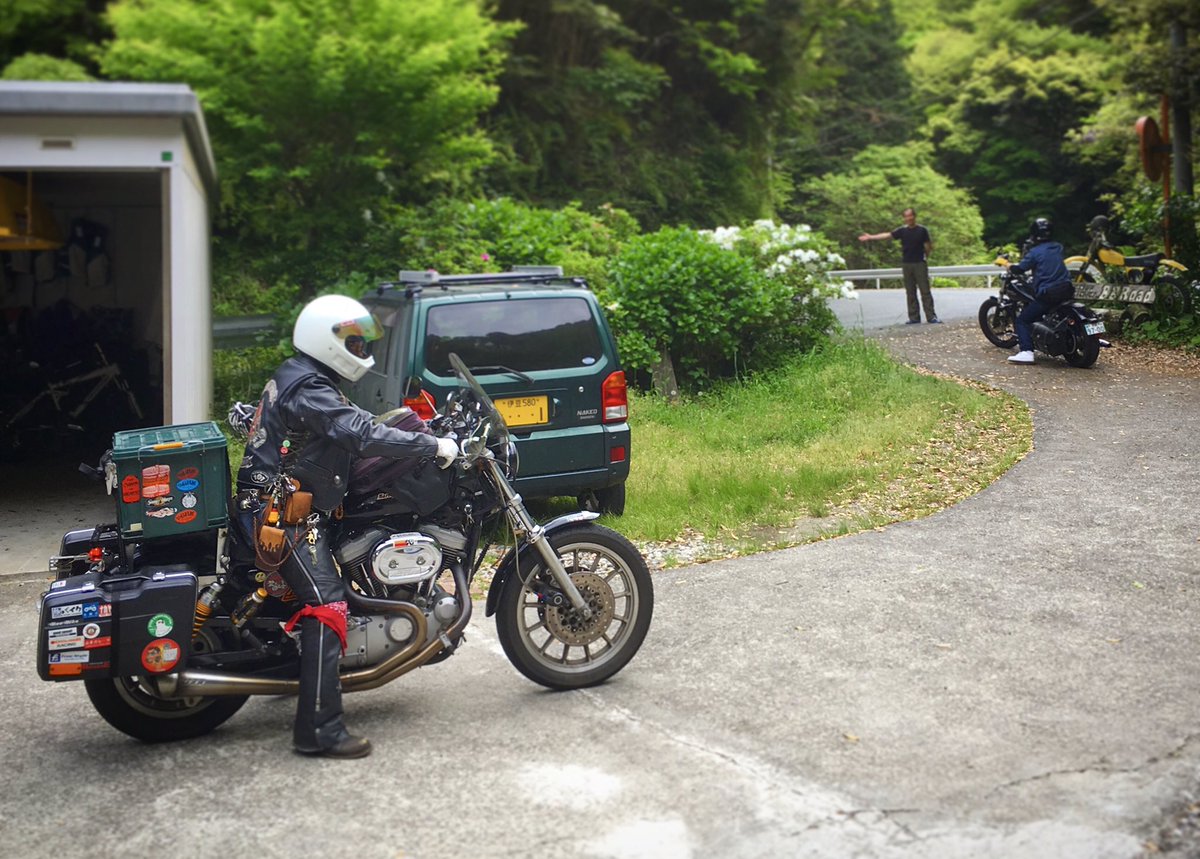 hiroshi_low's tweet photo. @Takukuro_GT @rebornriders @REX_TDM900 @ster_twin 2017.5.4 9:28
ライダーハウスBBRoadを出発する2台のダビッドソンと、見送るオーナー。
#goodspeed春合宿 #BBRoad https://t.co/KmpZPGFPOe