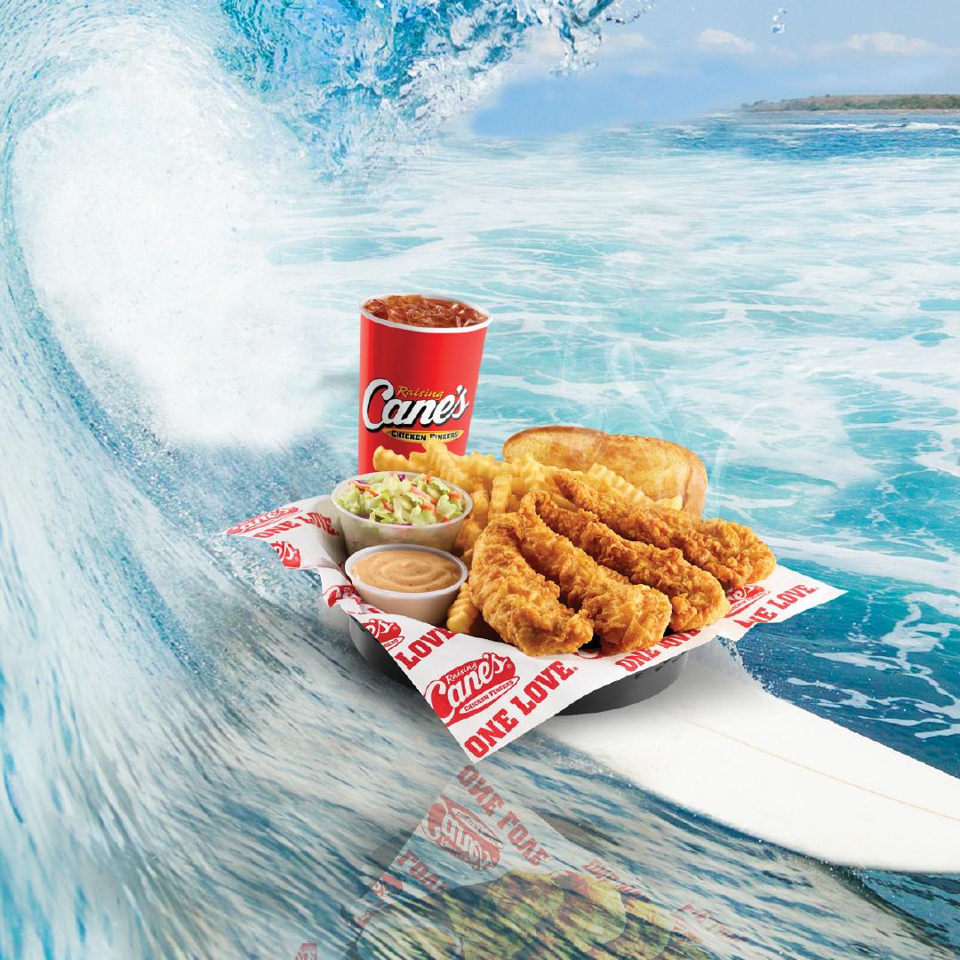 raisingcanes's tweet photo. Honolulu, we will see you next week! #AlohaCanes https://t.co/XE024qaXle