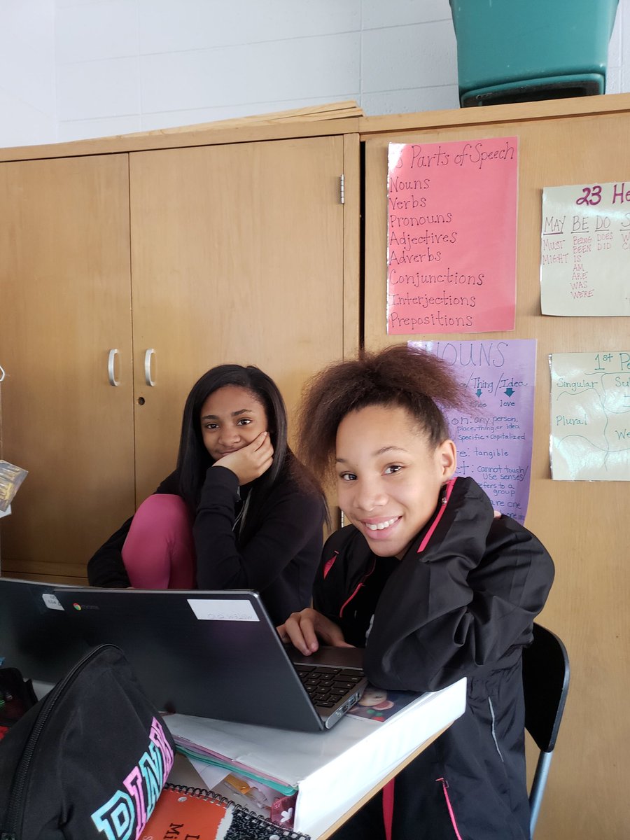 JUdvare93's tweet photo. GE volunteers sharing their expertise as our STEM students particpated in our hour of code. @codeorg #TosaCodes @TosaLongfellow https://t.co/nwCbxmfjvr