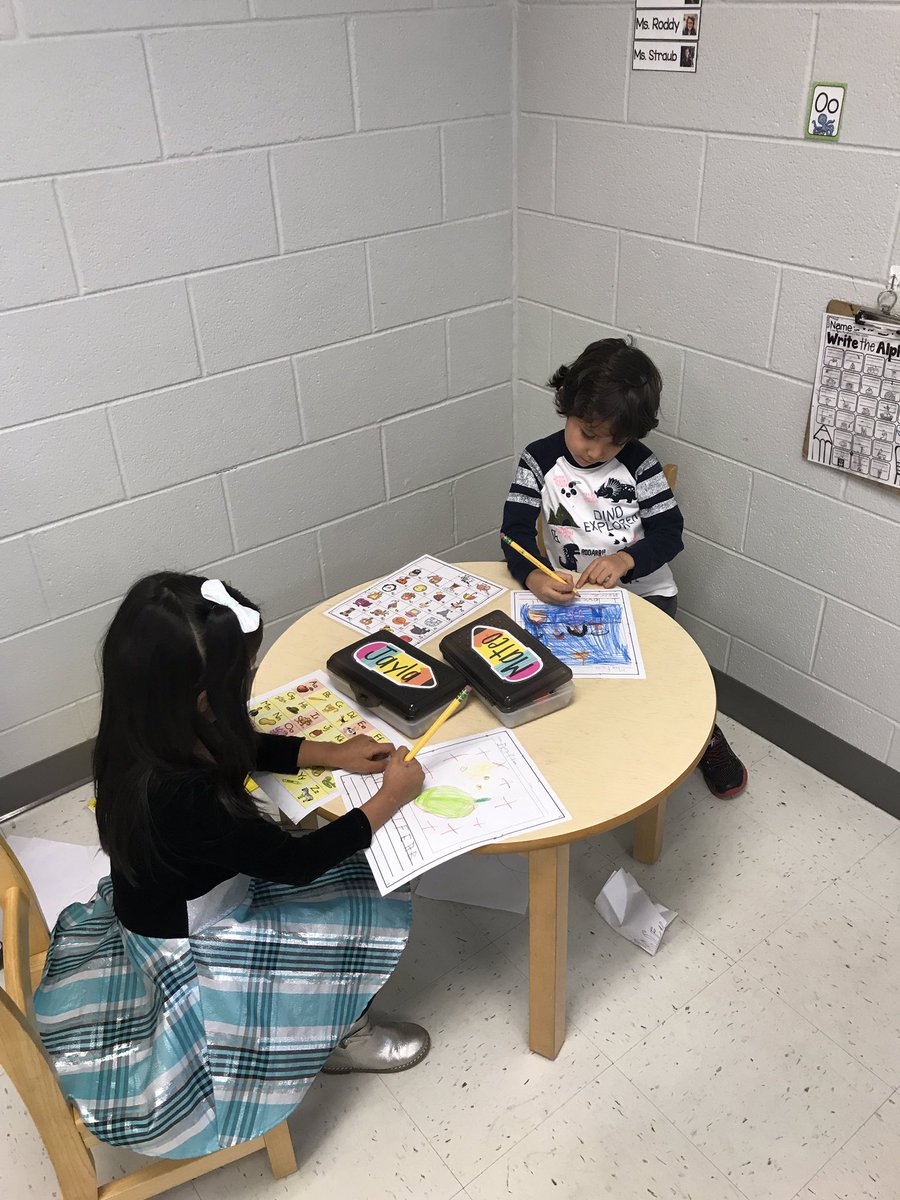 RoddyToLearn's tweet photo. Partner work is just “write” for us! 

#TeamLCPS #EpicMNES #iteachk https://t.co/KWNa6n0THh