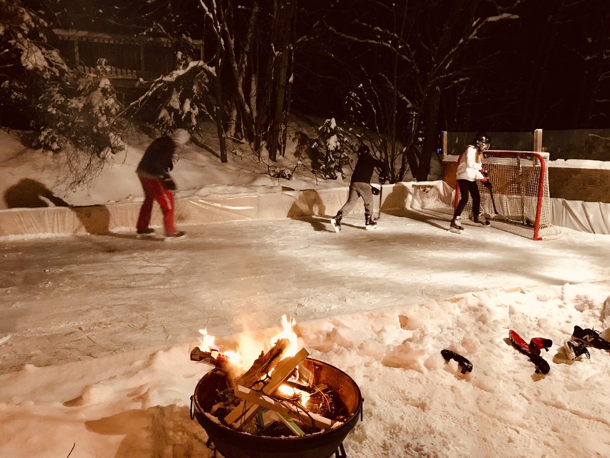 Mattyt_88's tweet photo. Earliest on the rink - ever! Nothing like a Wednesday night fire and skate! #backyardrink #muskoka https://t.co/d2D3F0jMwQ