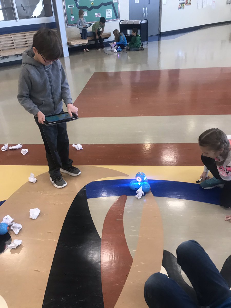 MrsAupperlee2nd's tweet photo. We have ZERO fun during math! Had a snow ball fight with two digit addition problems #SaidNoStudentEver #ActiveLearning #DashTheRobot https://t.co/p2L9lFE9ok