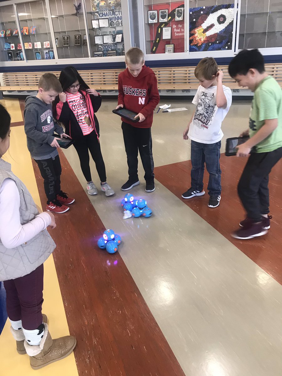 MrsAupperlee2nd's tweet photo. We have ZERO fun during math! Had a snow ball fight with two digit addition problems #SaidNoStudentEver #ActiveLearning #DashTheRobot https://t.co/p2L9lFE9ok