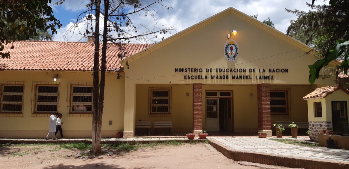 Zule_G's tweet photo. Aula Digital Móvil-Cambio de pilas. Escuela 4408 Manuel Lainez - Chicoana Salta, junto a la ETT Paola Maita. @SaltaConectados @MaggieRuizV @PaolaMaita7 https://t.co/jXDR6elrT0