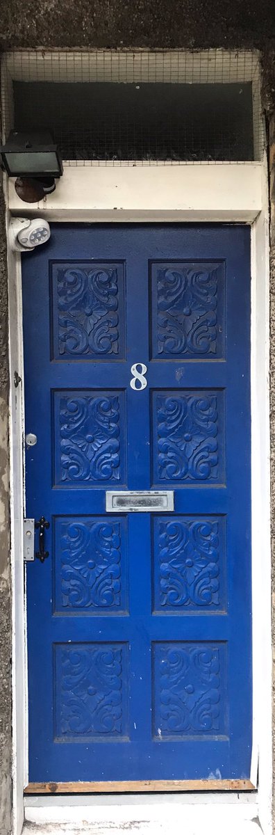Apex_Windows's tweet photo. Recently completed job in Port Seton. The client decided on the Virtuoso composite door range🚪 (Kingston A1) in an Oakwood colour with traditional antique black ironmongery finish. Excellent choice and another happy customer⭐️⭐️⭐️⭐️⭐️ #compositedoors #traditional #5stars https://t.co/BCx5UuPO1K