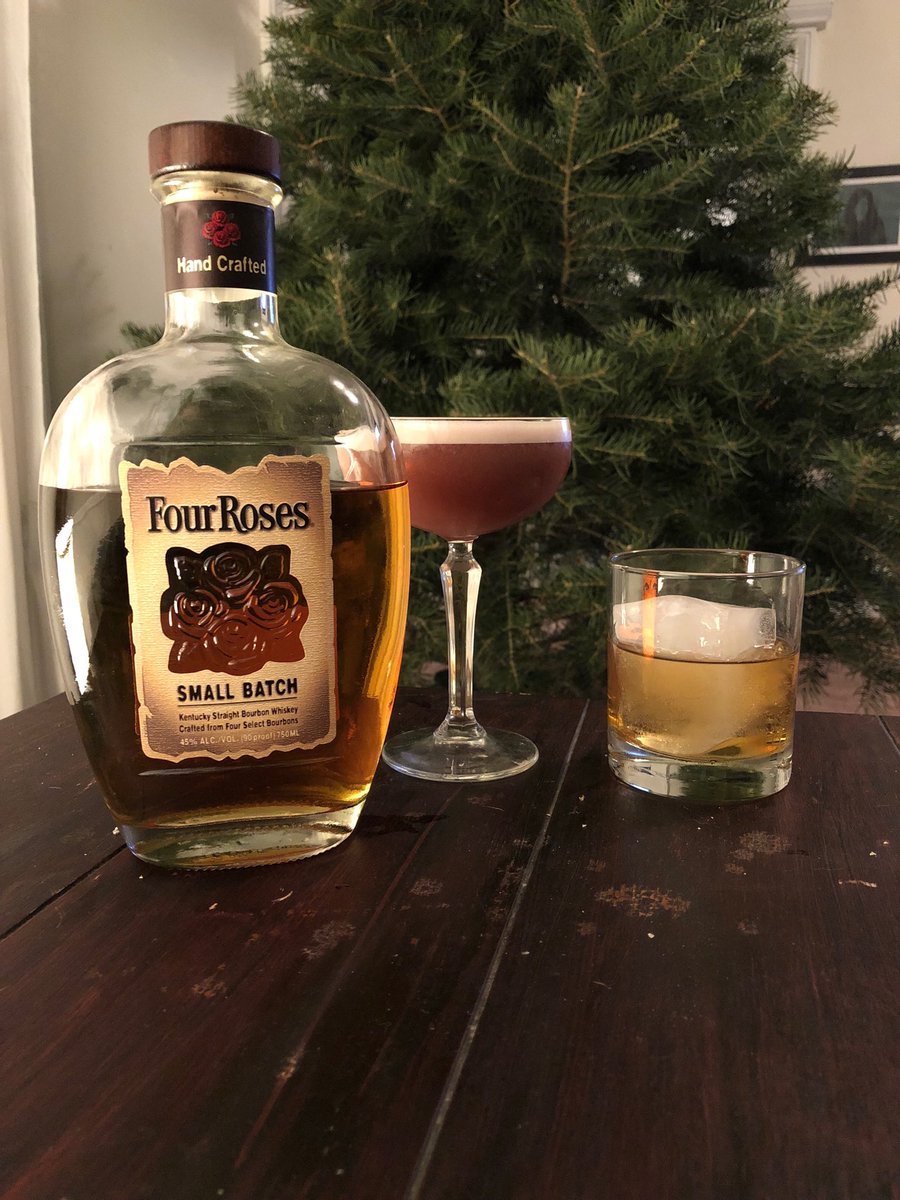 DCMinute's tweet photo. Happy Repeal Day! Time for some classics with ⁦@4RosesBourbon⁩. #bourbon #repealday #fourroses https://t.co/vfyTfbULgj