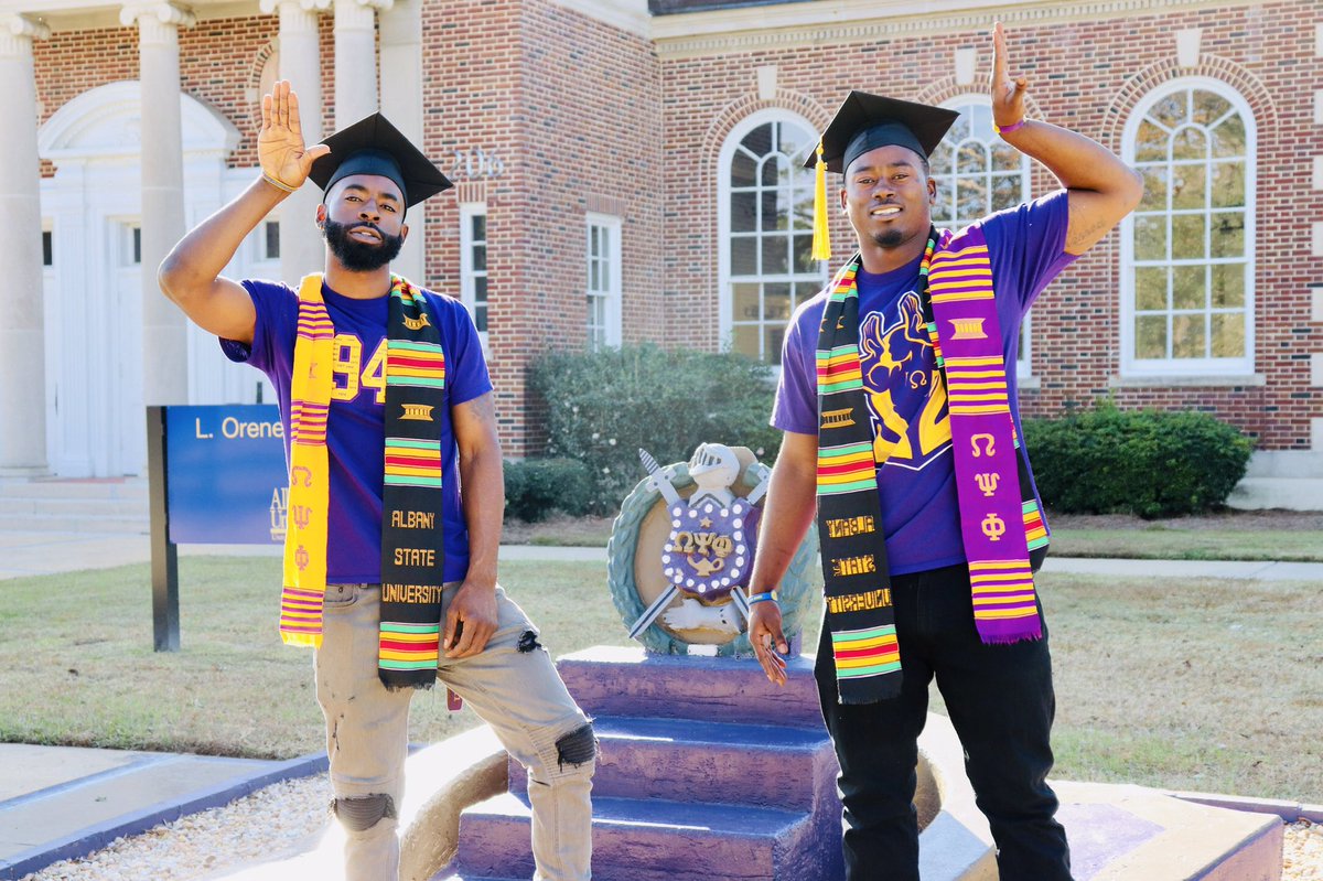 7DawgHuncho's tweet photo. 3️⃣ Days left my dawg 🙏🏾 From the same high school, to the same college nd even the same chapter 💯🐶 We beat the odds family @trulyblessed_921 ‼️
🙏🏾 📸: @_asiamonae
#gradszn #albanynotalabama #hbcugrad #blackexcellence #bagsecured #graduation #firstgengrad #graduatingbruhz https://t.co/8cg5dMr541