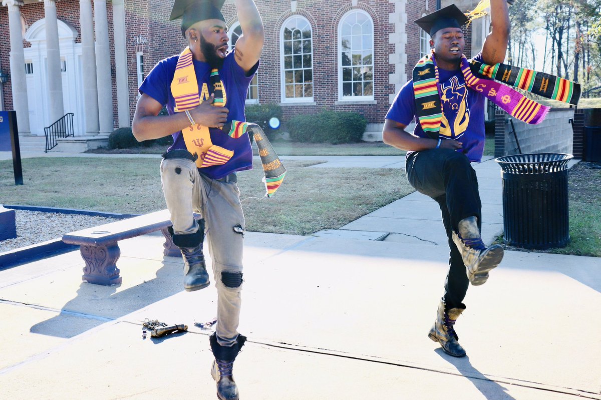 7DawgHuncho's tweet photo. 3️⃣ Days left my dawg 🙏🏾 From the same high school, to the same college nd even the same chapter 💯🐶 We beat the odds family @trulyblessed_921 ‼️
🙏🏾 📸: @_asiamonae
#gradszn #albanynotalabama #hbcugrad #blackexcellence #bagsecured #graduation #firstgengrad #graduatingbruhz https://t.co/8cg5dMr541
