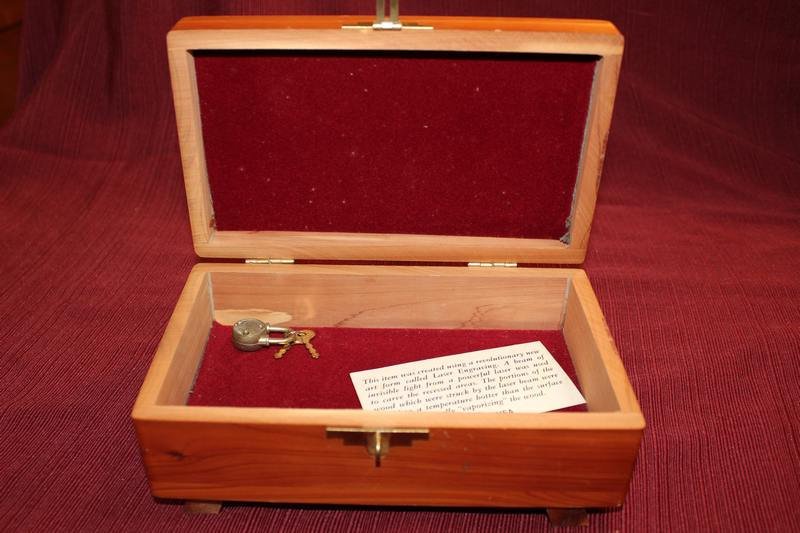 atticesoterica's tweet image. Vintage Wood Carved Top Potter County PA God's Country Lock and Key Desktop Letter Box Dresser Laser Engraved etsy.me/2IhLQ9i  #VintageWoodBox