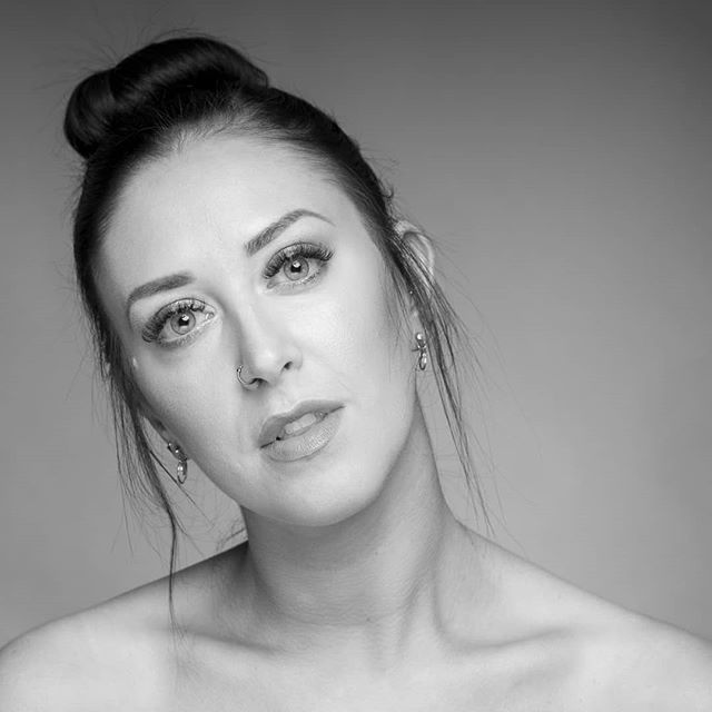 AmazePortrait's tweet image. Simple and beautiful.  From a shoot with #clickgroupshoots. 
Model @jodzrichards 
#monochrome #monoportrait #portraitmood #portrait_ig #portrait_universe #portraitphotography #blackandwhite #bwphotography #monochromephotography #bestoftheday #greatportra… ift.tt/2RBA8dn