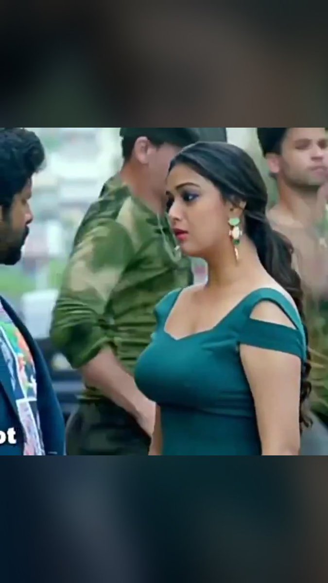 tamilactressho2's tweet photo. #boobs #KeerthySuresh #boobspress https://t.co/EefagRZKVu