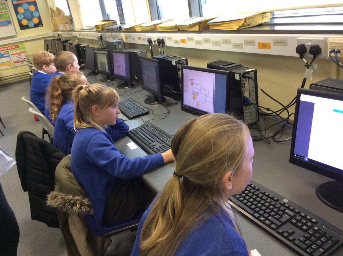 ebacomputing's tweet image. So many tweets I've not sent! On the 7th October, 12 wonderful pupils from @mossley_primary came to @eatonbank to do some 'unplugged' computer science and take part in the @bebrasuk Computational Thinking Challenge ... sorry it's taken so long to acknowledge it 😳