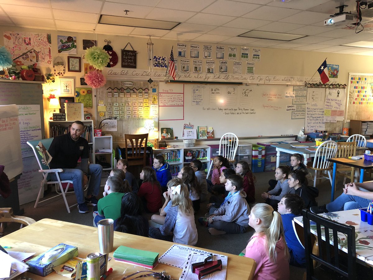 HaniganLady's tweet photo. Thank you for starting our day off right with a fun book about a problem solving moose. We love to read in Room 403! @Independence_ES @PrincipalDad https://t.co/Rs4XtNbdqa