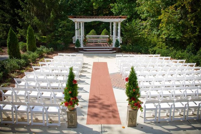 Wedding Season is upon us! Plan yours with us in #Greensboro! bit.ly/GreensboroWedd… 💍