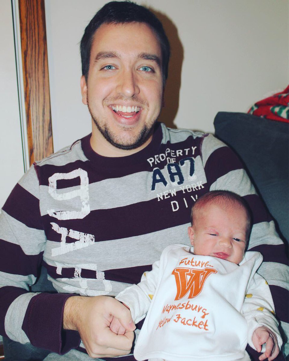 TheMitchellRoss's tweet photo. Got a little gift in the mail today from @wbgalumni! Sophia was super excited to show off her @WaynesburgU spirit! #ShowMeWU https://t.co/VpQuVbwKby