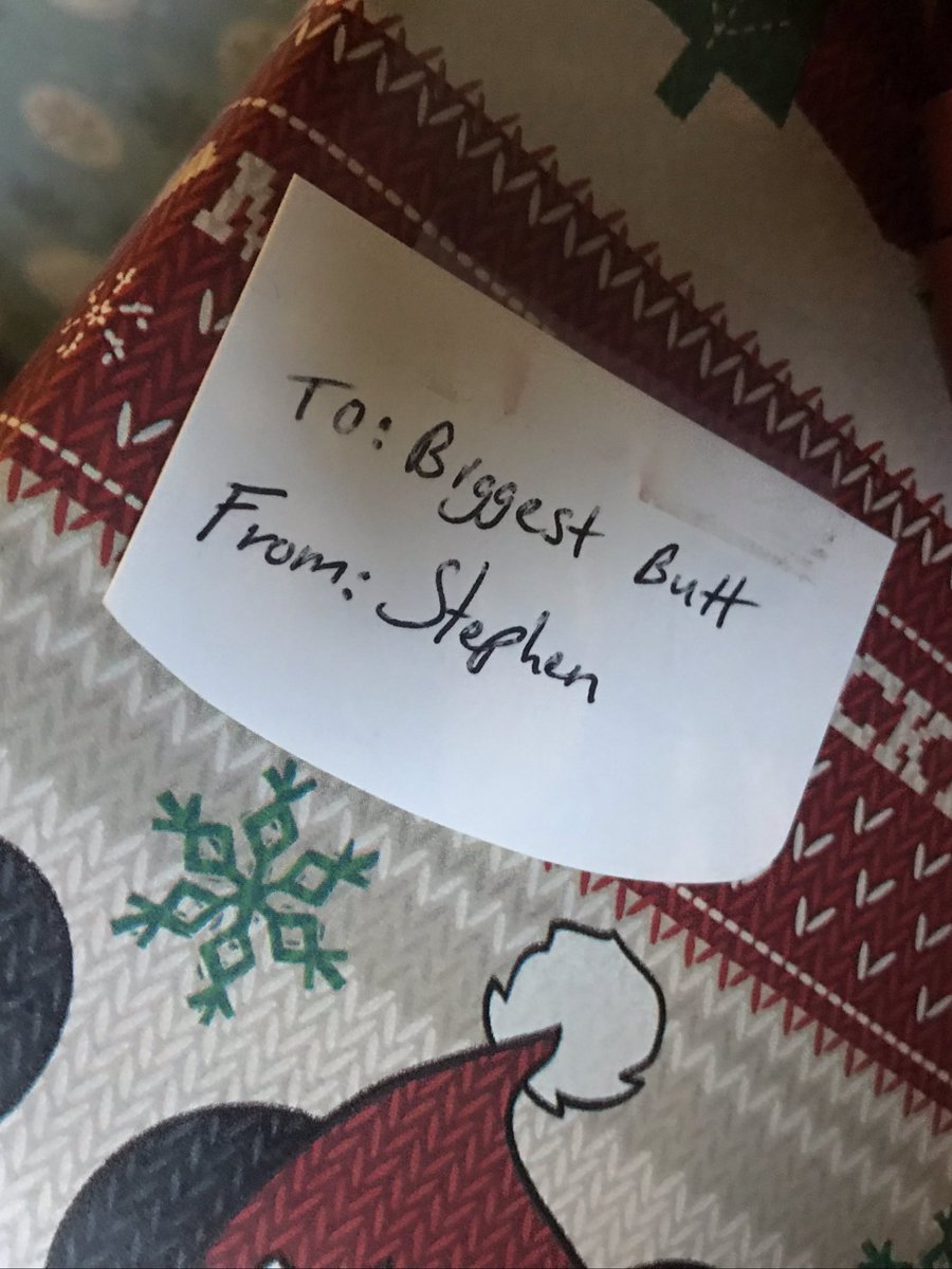 RichHomie_Lo's tweet photo. I was rearranging some presents under the tree and this is what I see..... https://t.co/pzyQfh8x1S
