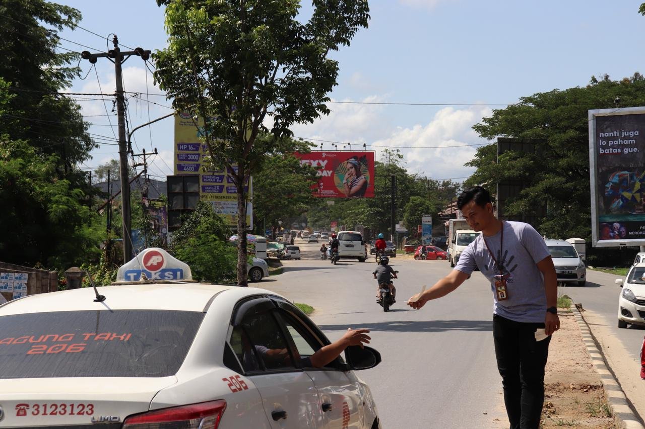 Pajakkitauntukkita On Twitter Di Tengah Terik Mentari Kendari Para Pegawai Kpp Pratama Kendari Membagi Bunga Tanda Terima Kasih Kepada Wajib Pajak Atas Dukungan Untuk Komitmen Anti Korupsi Dalam Rangka Hakordia2018 Https T Co S0lxy6ones