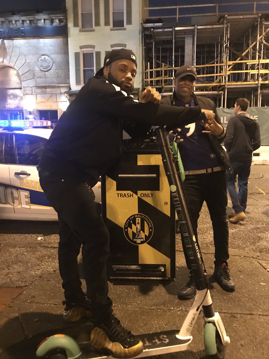 BaltimoreECUBE's tweet photo. “Damn right I like the life I live.” - 👑
Shouts to @limebike @Ravens
#keepbaltimoreclean #CleanCUBE https://t.co/WmkP2bt055