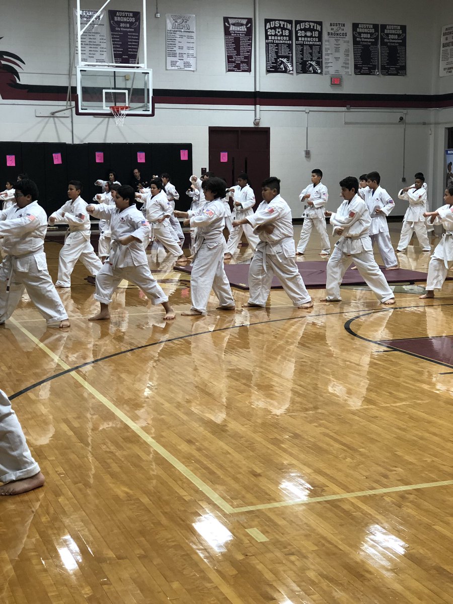 sglenn_IrvingAS's tweet photo. Belt ceremony @Austin_Broncos @KICKSTART_KIDS https://t.co/xHHGg6JhkX