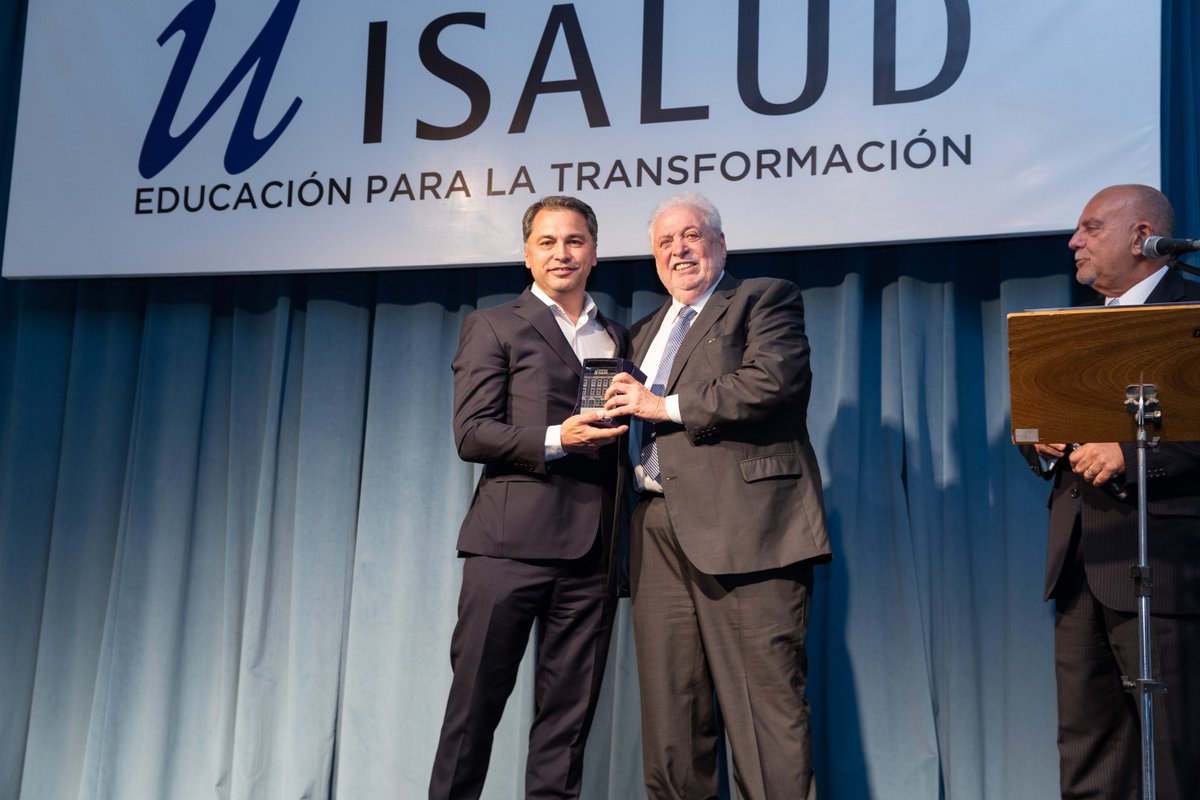 ISALUD_Oficial's tweet photo. Premio Individual: Servicios de Salud a  @alesalvacosta [ Secretario de Salud de Almirante Brown ] @MunicipioBrown anoche, en la entrega de los Premios  2018 junto a @ginesggarcia https://t.co/lU0CzeIyWU