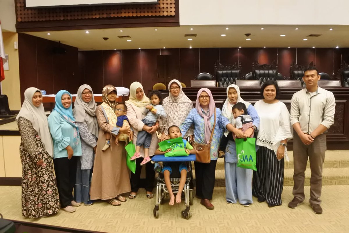 Komunitas Ortu Anak Berkebutuhan Khusus berkesempatan mengikuti seminar Pemeriksaan dan Edukasi Pada Anak Dengan Gangguan Neurologi bersama <a href="/fisiosolid/">FisioSolid INDONESIA</a>  di Gedung Nusantara V MPR RI yang di hadiri oleh Sekjen MPR RI Bapak <a href="/maruf_cahyono/">Ma'ruf Cahyono</a> &amp; Ketua IFI Cabang JakPus <a href="/hermawan_endri/">Endri Hermawan Fisio</a>