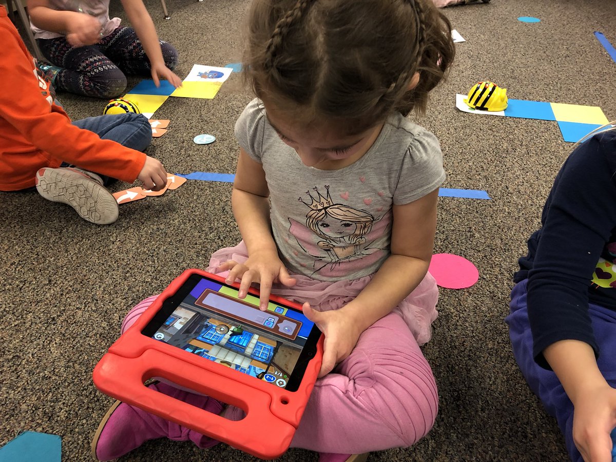 fabprab's tweet image. Kindergarten #CSEDWeek fun with @codesparkapp and beebot! #kinderscancode #LPScompsci