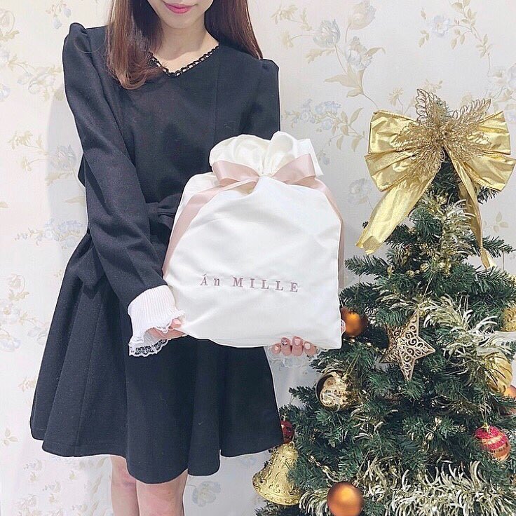 Anmille A Twitter 全店 Present Fair アンミールオリジナル クリスマスワンピースを お買い上げの方全員に オリジナルラッピング巾着を プレゼント致します 今年のxmasはぜひ アンミールのワンピースで