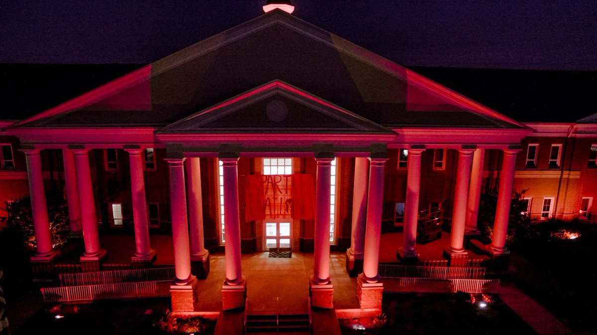 SaralandSchools's tweet photo. One Town❗️One Team❗️One Dream❗️#PaintTheTownRed
#UniteTheLand @shs_it @GoSaraland @SaralandHigh @SaralandMiddle @SaralandElem @SaralandEarlyEd https://t.co/xJbOeH4OBZ