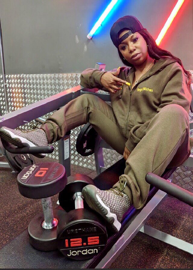 2RagzRiches's tweet image. Currently wearing #Ragz2Riches #LookForTheAwesome  #NOWFOLLOWING #Passion 💚#fashionable #trackandfield #Ragz  #2018Wrapped #fashionblog #fashionbloggers #2019WillBeLitIf 🍃