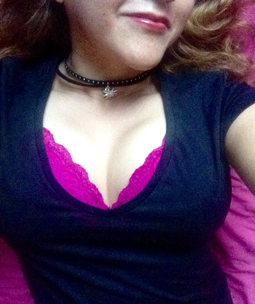 AlFaHotwife's tweet photo. ¡¡7000 seguidores!! Muchas gracias a todos y cada uno por seguirme. Fue un lindo regalo de cumple 😁Besotes húmedos y calientes 💋🔥💋🔥💋🔥

#miercolesdeseduccion https://t.co/4P2J2QrAck