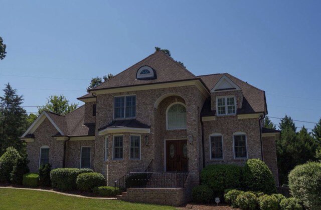 CountessesofUNC's tweet image. Most importantly, is the Zion family Colvard Farms house decorated properly for Christmas? @espn