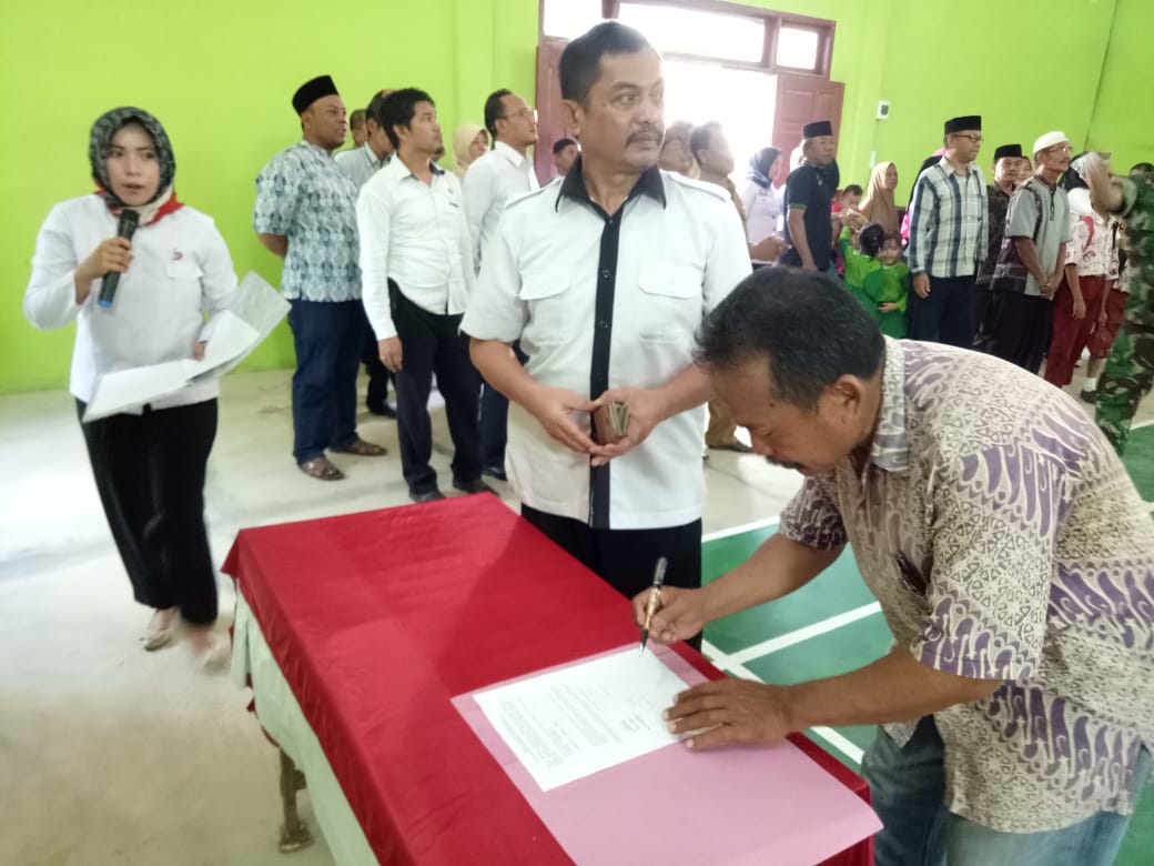 Peresmian  Sorga desa Bajimangai (DD.TA 2018) sekaligus penyerahan ke Bumdes utk pengelolaan sebagai salah satu unit usaha
#DanaDesa
<a href="/jokowi/">Joko Widodo</a> <a href="/EkoSandjojo/">Eko P. Sandjojo</a> <a href="/taufikmadjid71/">IG : taufik.madjid</a> @fachrilabalado <a href="/P3MD_SULSEL/">P3MD Prov. Sulsel</a> <a href="/NasraSulsel/">Nasra sulsel</a> <a href="/mappisonaandi/">Andi Mappisona</a> <a href="/Sukmaniar1/">Sukmaniar7309</a>