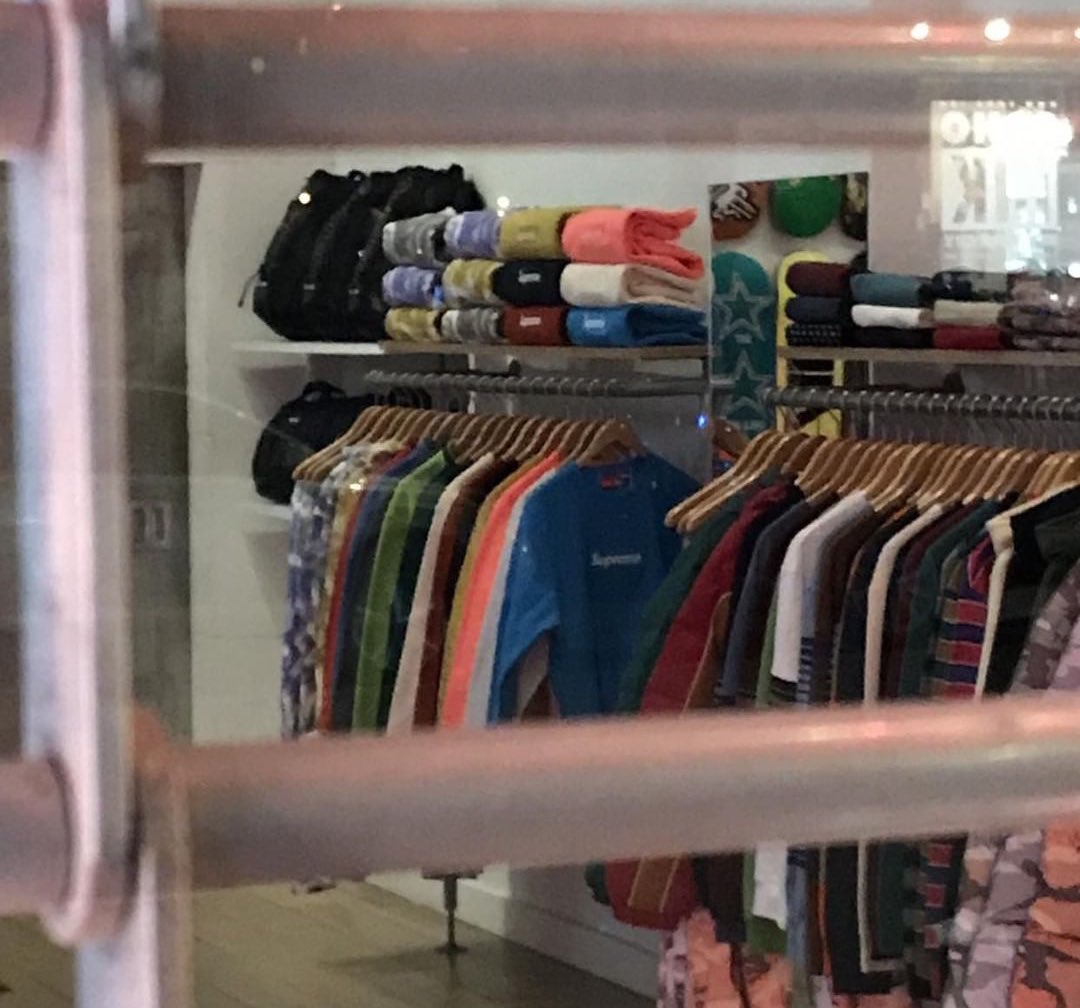 DropsByJay's tweet photo. Box Logo Season Is Officially Here 

Supreme NYC Lafayette 

RT/Like For Success Tomorrow https://t.co/M74UmB7ae5