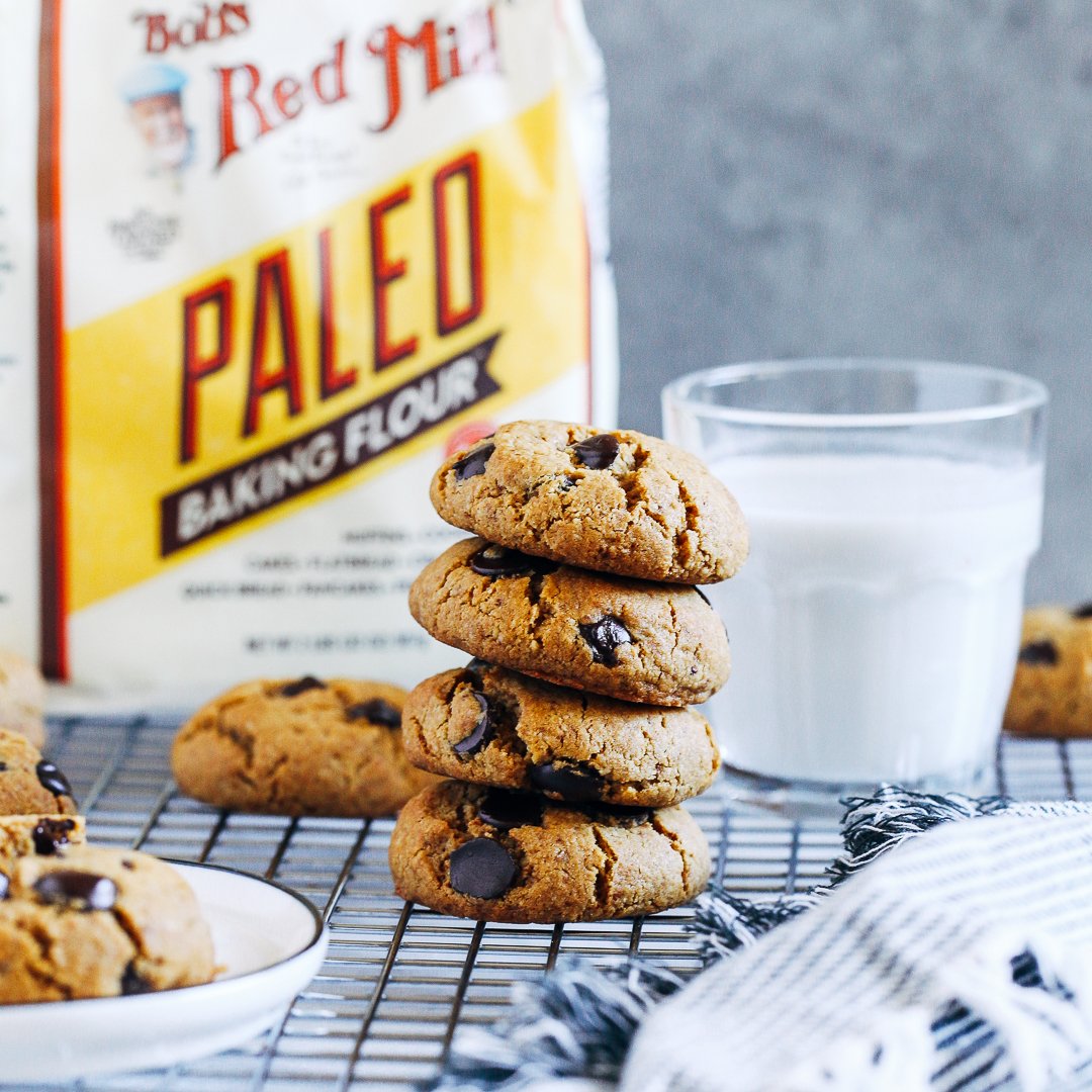 NEW! Grain-free Chocolate Chip Cookies made with <a href="/BobsRedMill/">Bob's Red Mill</a> #Paleo Baking Flour go.shr.lc/2ASz3GT #sponsored #betterwithbobs #bobsredmill #grainfree #chocolatechipcookies