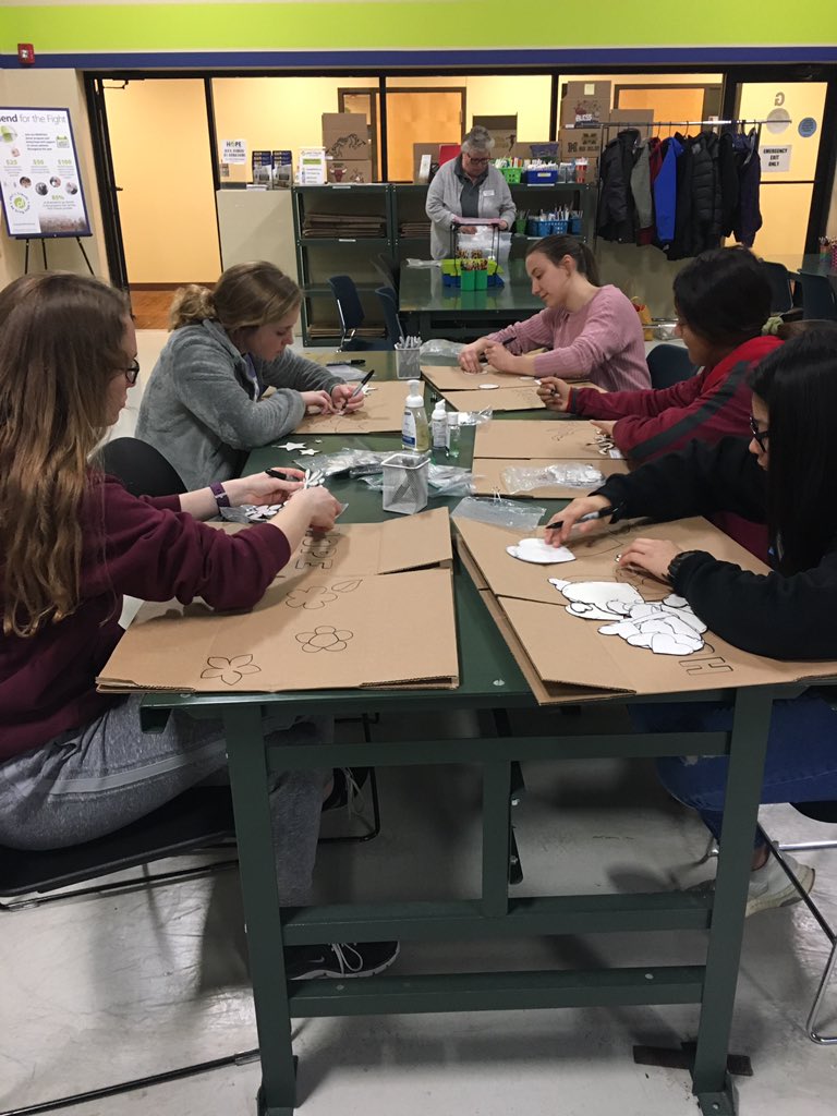 HEHSinteract's tweet photo. Volunteered at @PhilsFriends by making care packages and cards !!
Thank you to those who volunteered with us !! ❤️

Want to grab a volunteer opportunity like this one?? Join Interact Club next semester !! 😉 https://t.co/i3ZLmrLZLD