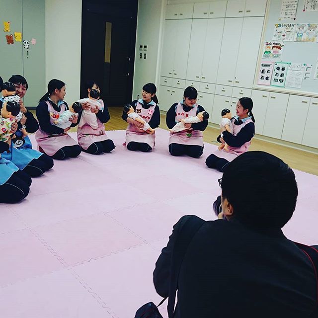 公式 仙台保健福祉専門学校 ツイッター 来年のパンフレットの撮影 仙台 保健福 専門学校 こども 保育士 おんぶ 写真撮影 パンフレット カメラマン T Co Jorrudzypx来年のパンフレットの撮影 仙台 保健福 専門学校 こども 保育士 おんぶ 写真