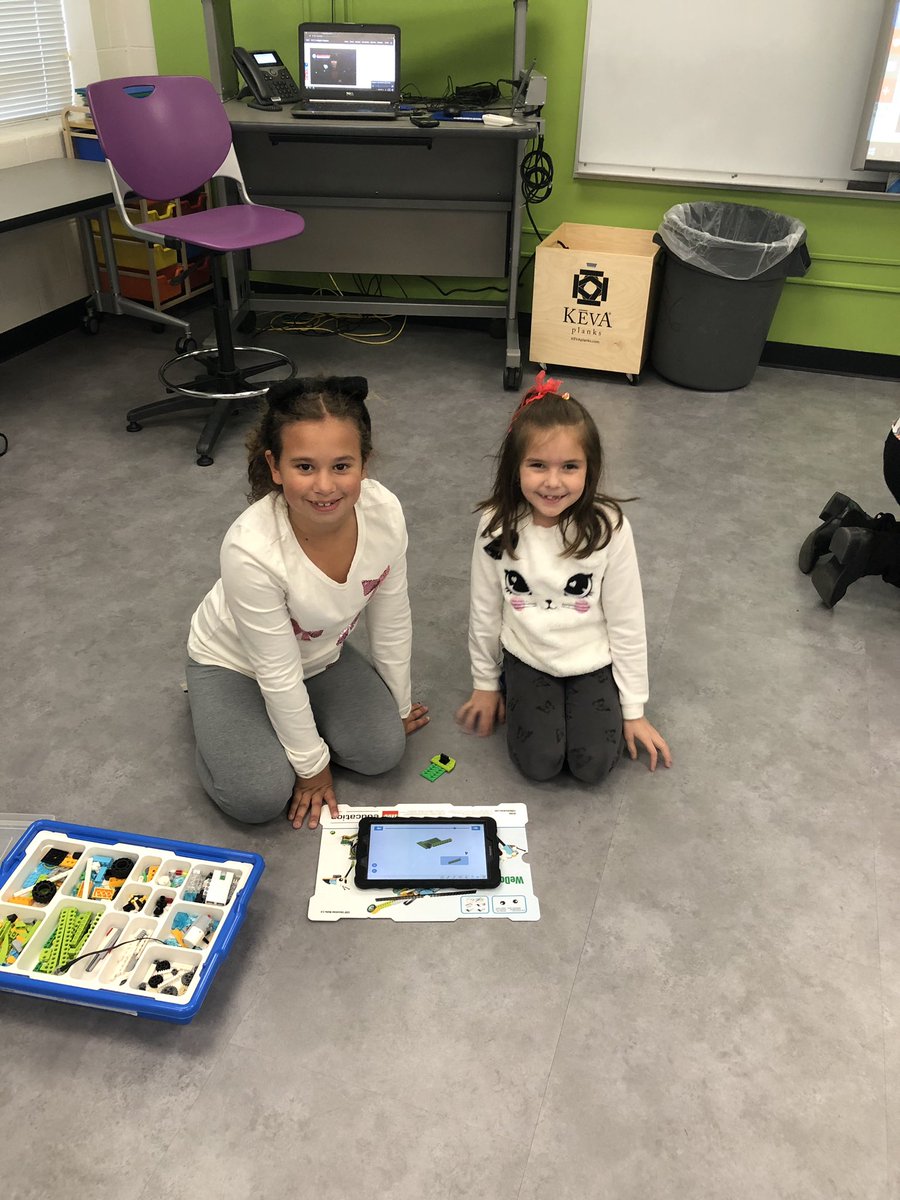Miss_Heigel's tweet photo. Look at my 2nd graders working together to build and code the Milo Robot. They make me proud!! 😊 Thank you @downsellen for this great lesson! @WoertherElemAP https://t.co/1AGaoFKyXg