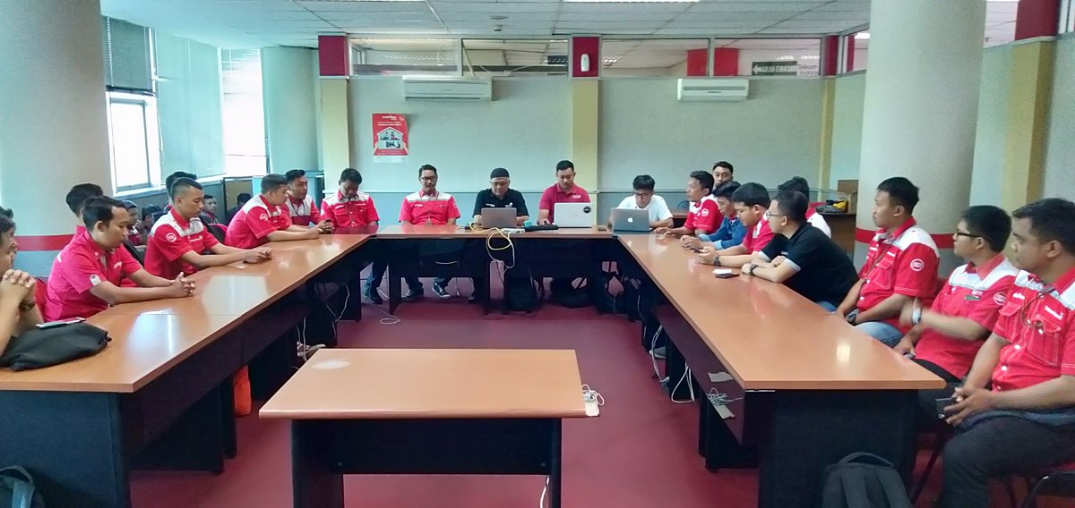 #TelkomFuntastic5 #BRIGHTTR5 #MLTREG5 (Witel Malang) (Ruang Meeting ) Membangun Soliditas dam Etos Kerja yang tinggi dimulai dari Ruang meeting yang bersih dan nyaman serta lapang <a href="/parwi66/">Parwi</a> <a href="/_funtastic5_/">Funtastic5 TR5</a> <a href="/JoeAksa/">Juaksa</a>