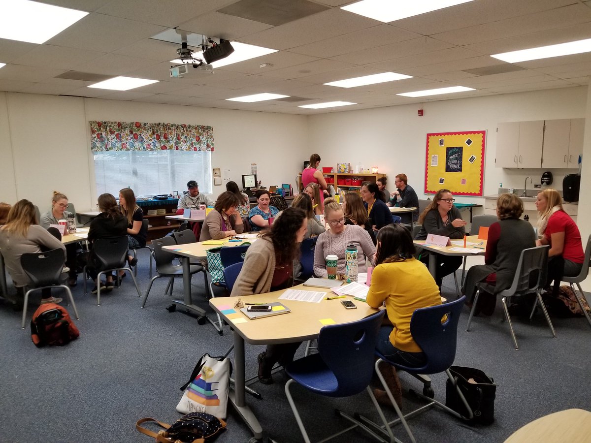 MarkesLara's tweet photo. MUSD induction teachers reflecting on their practice. #transformmusd #musdtatc https://t.co/cUTvkyI5Az