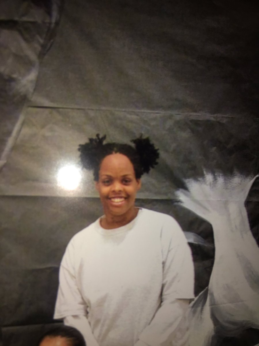 BezzGz's tweet photo. Free my dawg. 10 1/2 years &amp; ima hold you down every single day. #Free730 😔🔐🔓❤️ https://t.co/wMcn4z6odK
