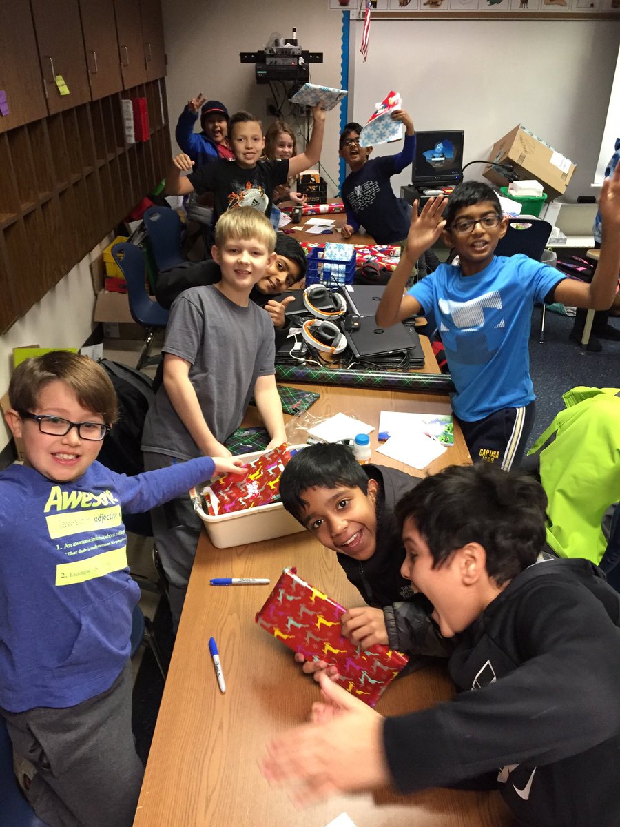 MsGrazianoOPE's tweet photo. Student Council wrapping gifts for those who need a little holiday help! #opetheplace2B https://t.co/0LVH3htVYI